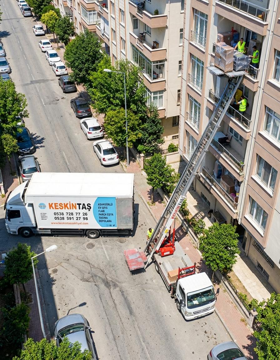 Apartman önünde taşıma operasyonu